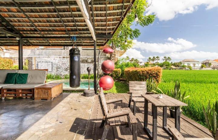 Big Brother Surf Inn Canggu Dış mekan fotoğraf