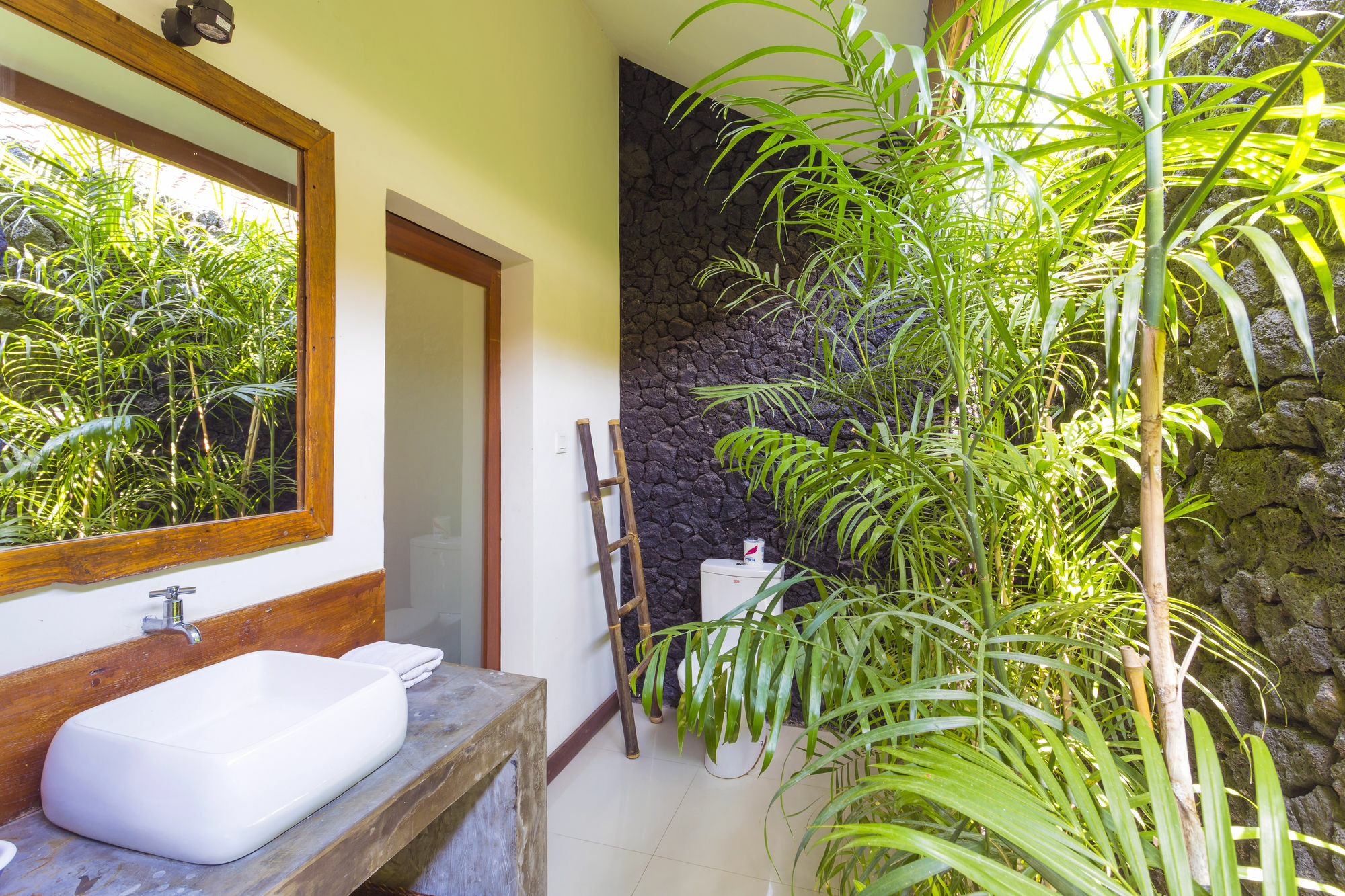 Big Brother Surf Inn Canggu Dış mekan fotoğraf