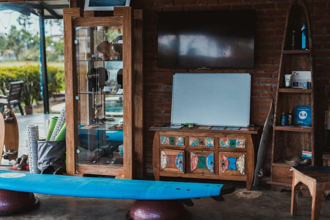 Big Brother Surf Inn Canggu Dış mekan fotoğraf